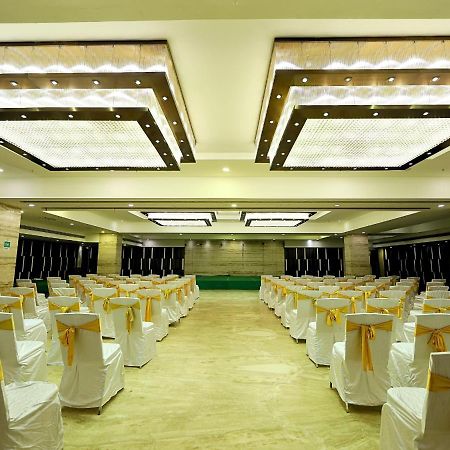 D R Utthama Nellore - Am Hotel Kollection Екстер'єр фото