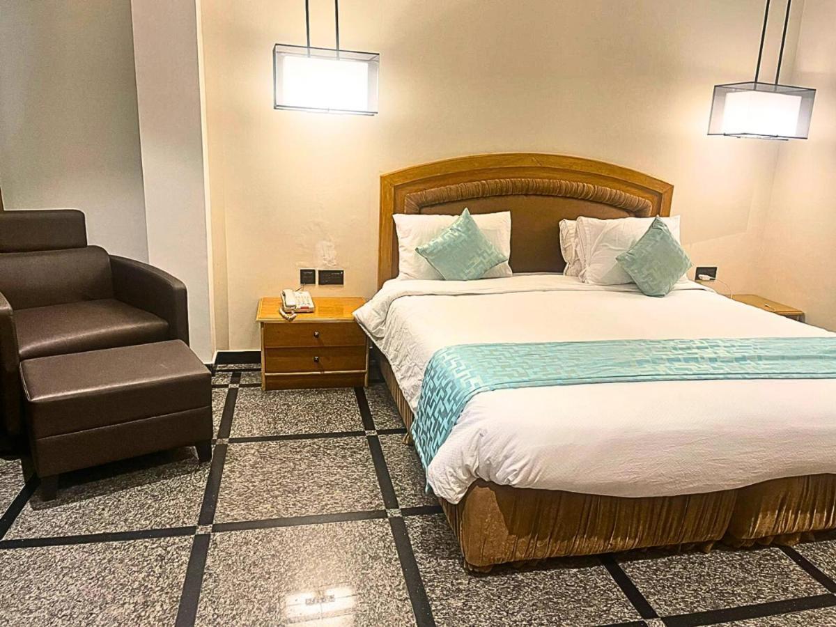 D R Utthama Nellore - Am Hotel Kollection Екстер'єр фото